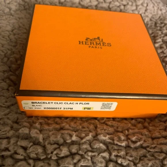 💯AUTHENTIC Hermes clic clac bracelet. Size PM. EXCELLENT CONDITION!! - Picture 2 of 4